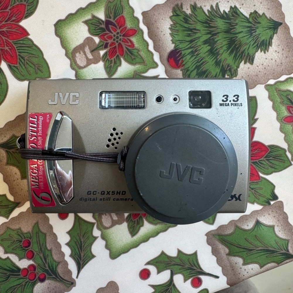 JVC GC QX5HDU Digital Still Camera 3.3 Mega Pixels Digital Camera UNTESTED